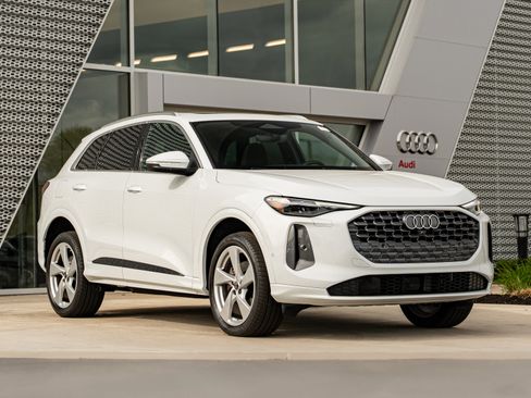 Certified 2025 Audi Q5 Premium Plus w/ Premium Plus AWD/4WD image 1