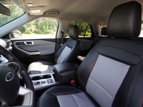 Used 2023 Ford Explorer XLT w/ Equipment Group 202A RWD image 22