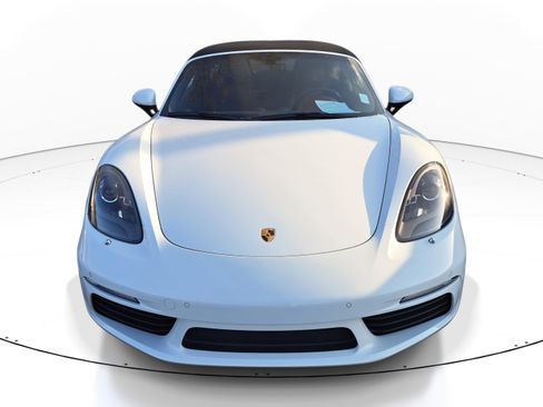 Used 2017 Porsche 718 Boxster image 2
