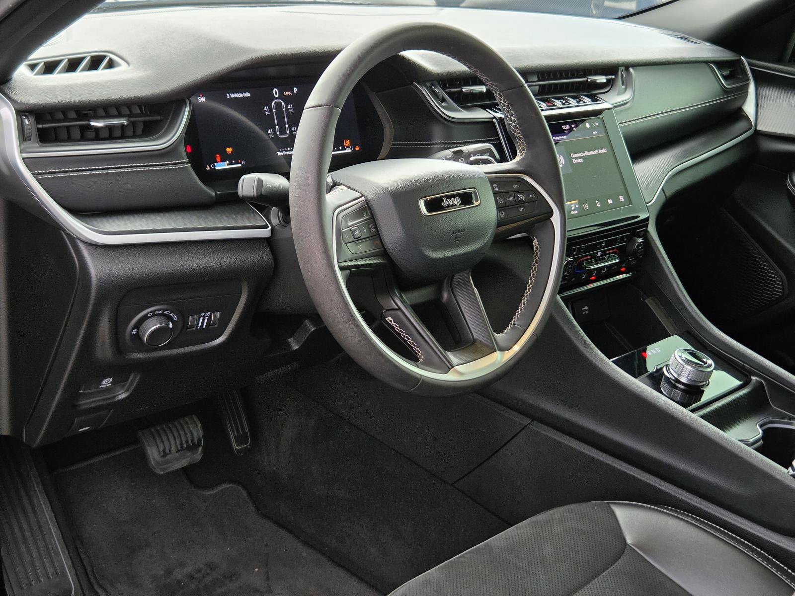 Used 2025 Jeep Grand Cherokee L Altitude AWD/4WD image 21
