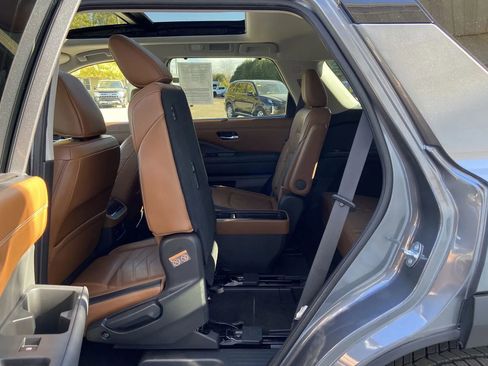 Used 2023 Nissan Pathfinder Platinum w/ Lighting Package (N93) image 26