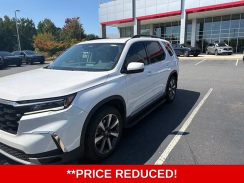 Used 2025 Honda Pilot Touring image 2
