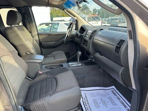 Used 2005 Nissan Frontier LE w/ (H02) Audio Pkg image 9