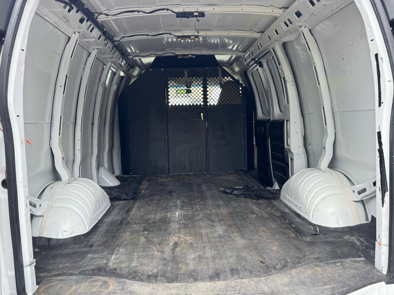 Used 2021 Chevrolet Express 2500 RWD image 10
