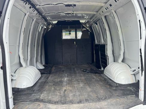 Used 2021 Chevrolet Express 2500 RWD image 10