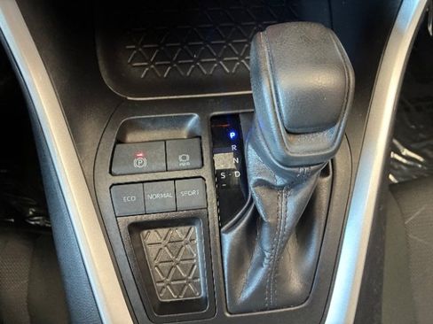 Used 2025 Toyota RAV4 XLE FWD image 19
