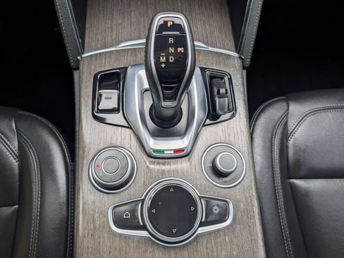 Used 2020 Alfa Romeo Stelvio Ti AWD/4WD image 38