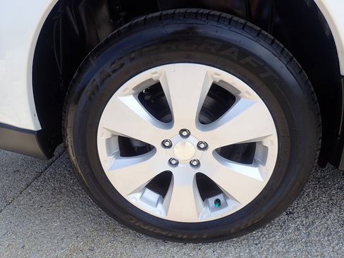 Used 2011 Subaru Outback 2.5i Premium w/ All-Weather Pkg AWD/4WD image 31