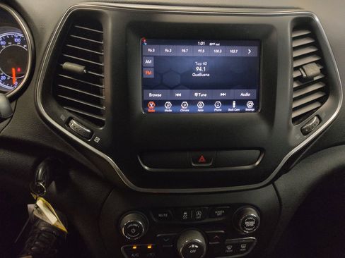Used 2019 Jeep Cherokee Latitude w/ Popular Appearance Group FWD image 25