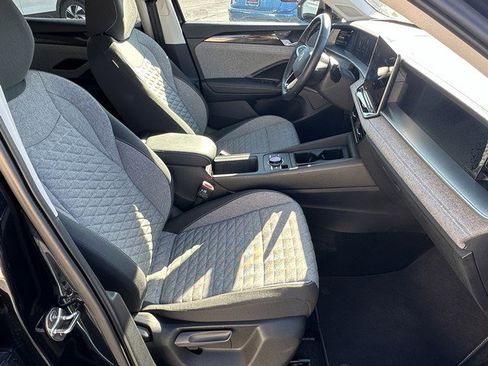 Used 2025 Volkswagen Tiguan S image 17