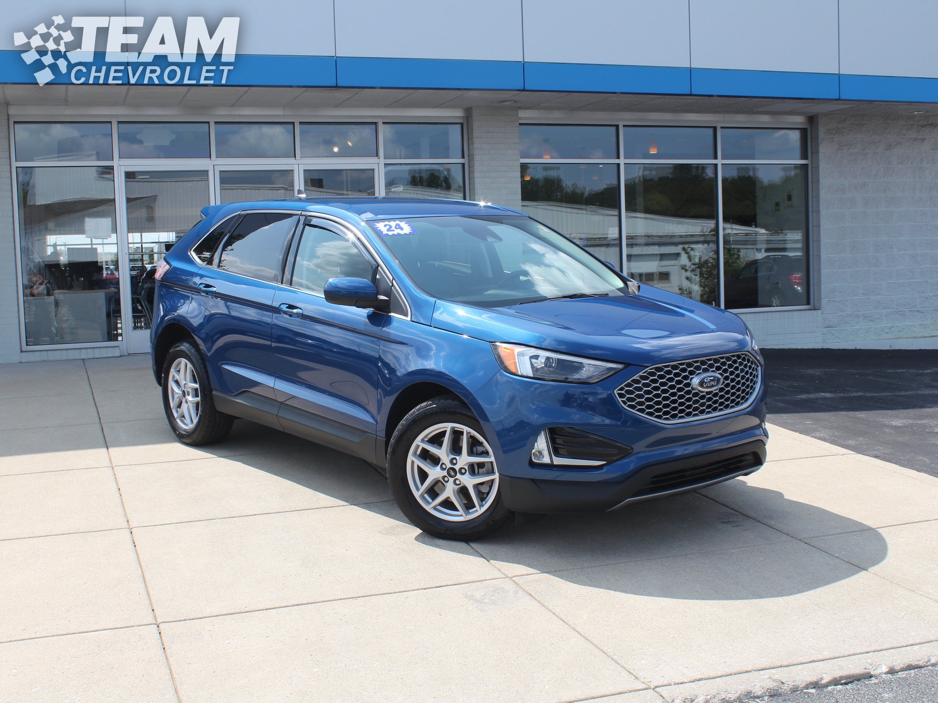 Used 2024 Ford Edge SEL w/ Convenience Package AWD/4WD image 2