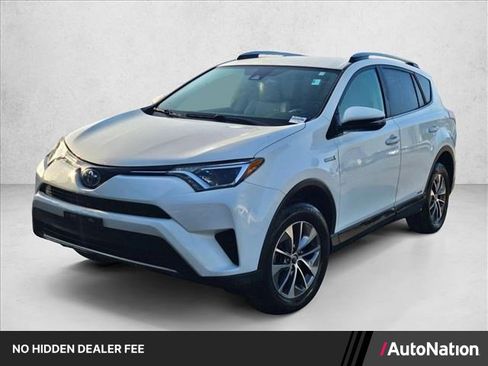 Used 2018 Toyota RAV4 LE AWD/4WD image 1