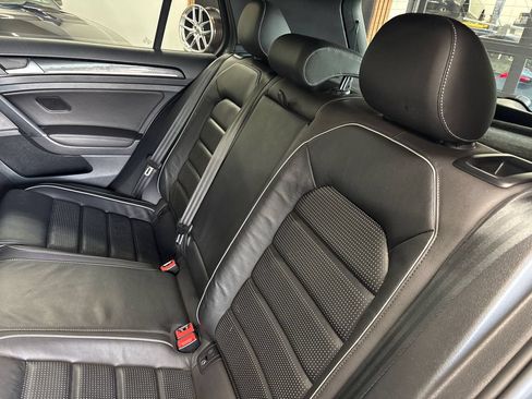 Used 2018 Volkswagen Golf R 4-Door AWD/4WD image 40