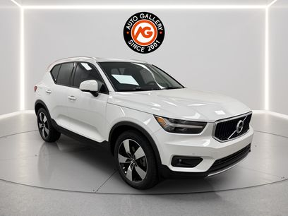 Used 2021 Volvo XC40 T5 Momentum w/ Premium Package
