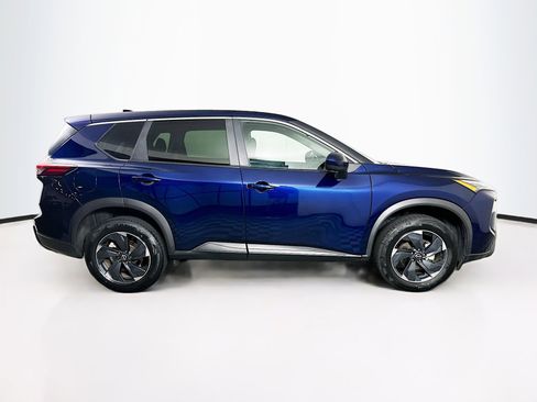 Used 2024 Nissan Rogue SV AWD/4WD image 10