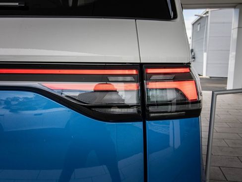 New 2025 Volkswagen ID. Buzz 1st Edition image 18