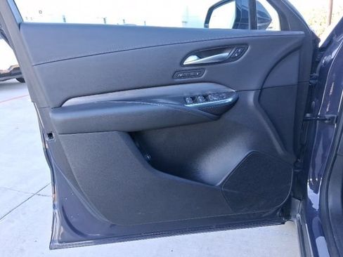Used 2025 Cadillac XT4 Premium Luxury AWD/4WD image 17