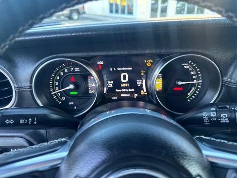 Used 2022 Jeep Wrangler Unlimited Sahara AWD/4WD image 15