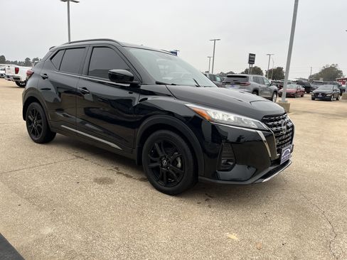 Used 2024 Nissan Kicks SR image 2