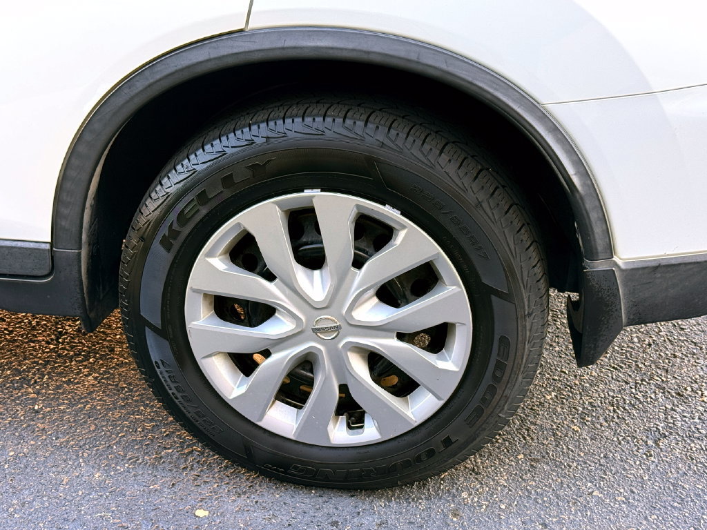Used 2017 Nissan Rogue S AWD/4WD image 14