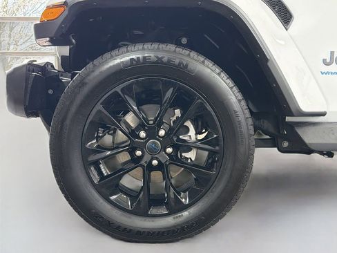 Used 2025 Jeep Wrangler Unlimited Sahara AWD/4WD image 32