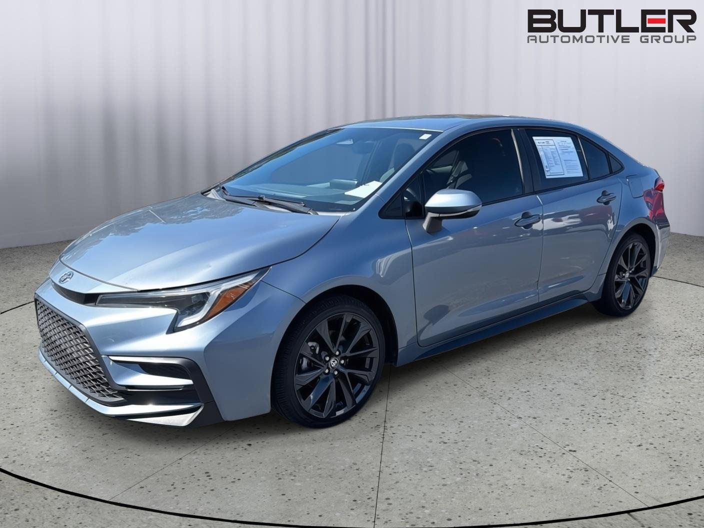 Used 2023 Toyota Corolla SE FWD image 2