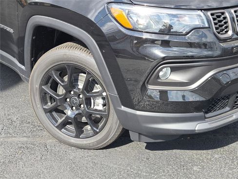 New 2026 Jeep Compass Latitude image 3