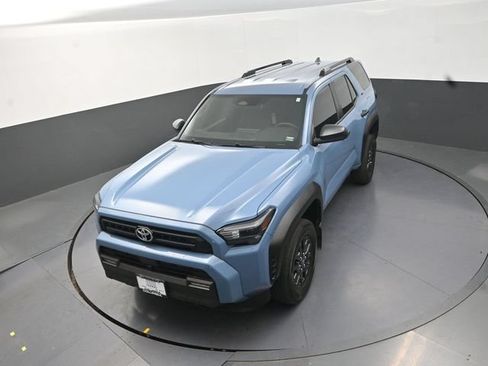 Used 2025 Toyota 4Runner SR5 AWD/4WD image 13