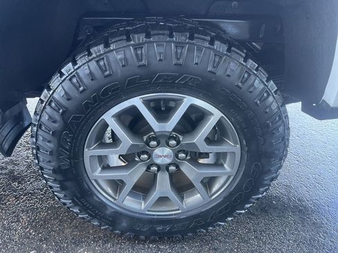 Used 2022 GMC Canyon AT4 w/ Trailering Package image 8