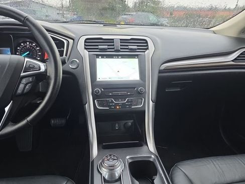 Used 2017 Ford Fusion SE w/ Equipment Group 202A image 17