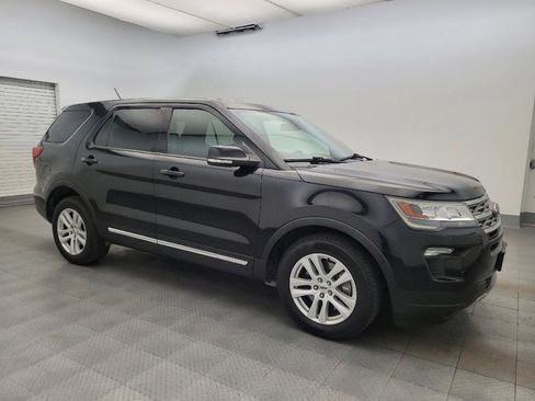 Used 2018 Ford Explorer XLT w/ Equipment Group 201A FWD image 11