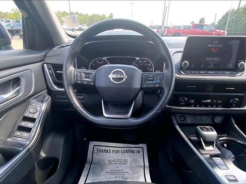 Used 2025 Nissan Rogue SV FWD image 5