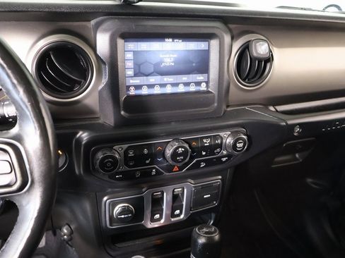 Used 2018 Jeep Wrangler Sport image 5