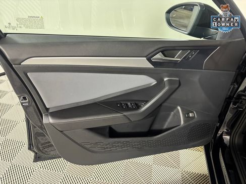 Used 2025 Volkswagen Jetta SE FWD image 12