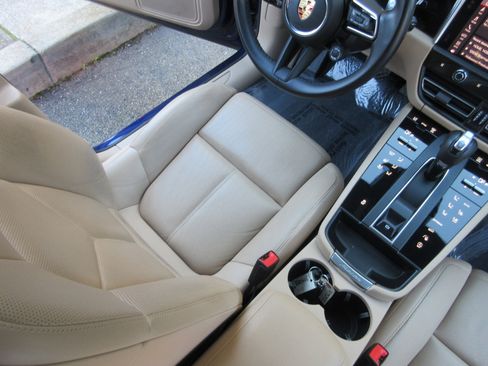 Used 2024 Porsche Macan image 16