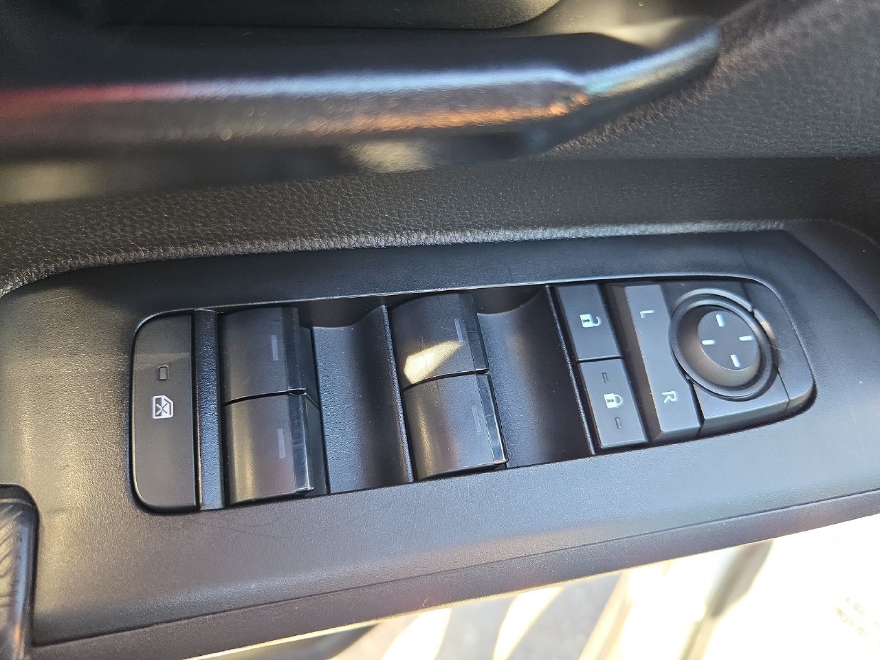Used 2024 Toyota Tacoma SR5 AWD/4WD image 26