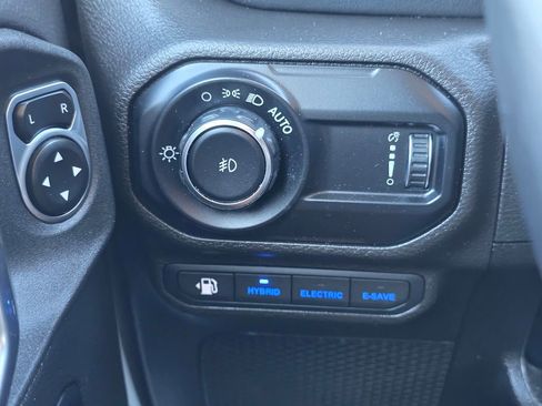 Used 2023 Jeep Wrangler Unlimited Sahara w/ Cold Weather Group image 30