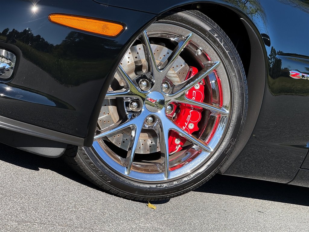 Used 2010 Chevrolet Corvette Z06 w/ Preferred Equipment Group RWD image 5