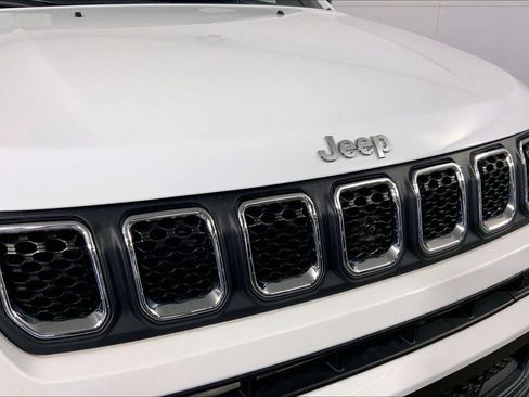 Used 2023 Jeep Compass Latitude AWD/4WD image 28