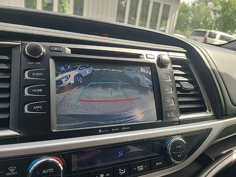 Used 2019 Toyota Highlander SE AWD/4WD image 23