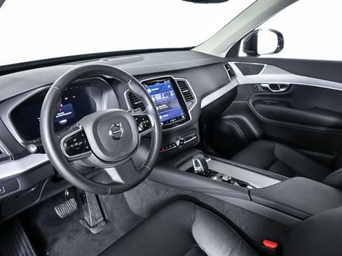 Certified 2025 Volvo XC90 B5 Core AWD/4WD image 6
