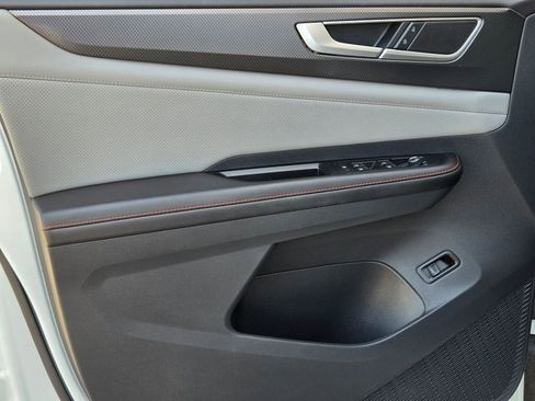 Used 2024 Volkswagen Atlas Peak Edition SE image 11