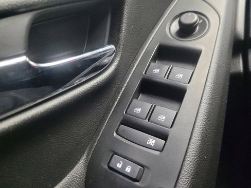 Used 2020 Chevrolet Trax LT w/ Sun & Sound Package FWD image 27