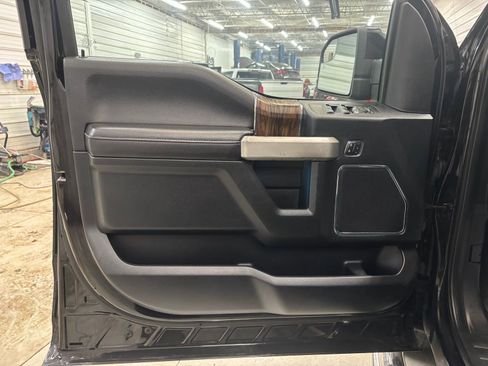 Used 2019 Ford F150 Lariat image 7