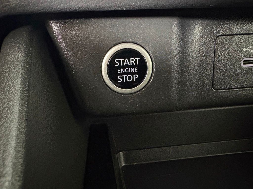 Used 2023 Nissan Rogue SV FWD image 27