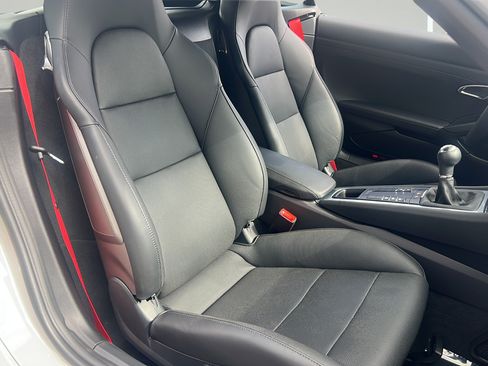 Certified 2025 Porsche 718 Cayman S RWD image 19