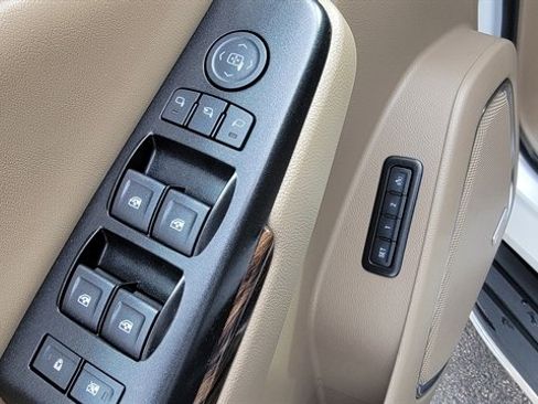 Used 2017 GMC Yukon SLT w/ Open Road Package image 20