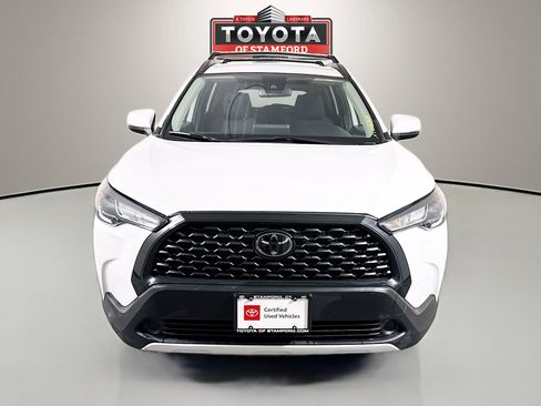 Certified 2022 Toyota Corolla Cross LE image 2