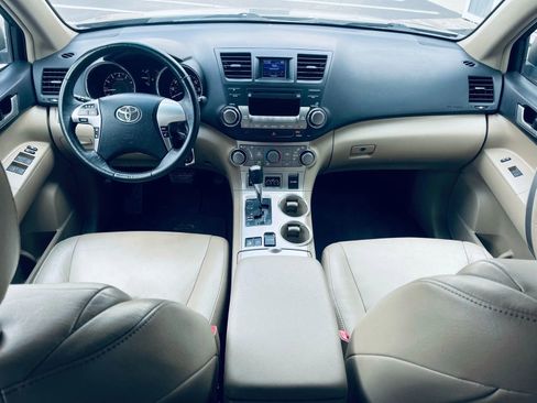 Used 2012 Toyota Highlander SE image 3