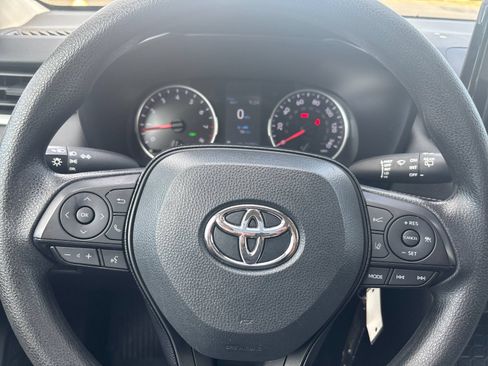 Used 2021 Toyota RAV4 LE AWD/4WD image 25